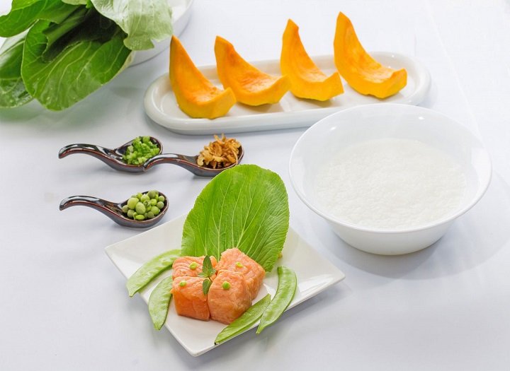 Cách nấu cháo cá hồi bí đỏ cho bé ăn dặm giúp tăng đề kháng