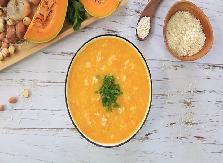 Cách nấu cháo tôm bí đỏ cho người lớn không bị ngán