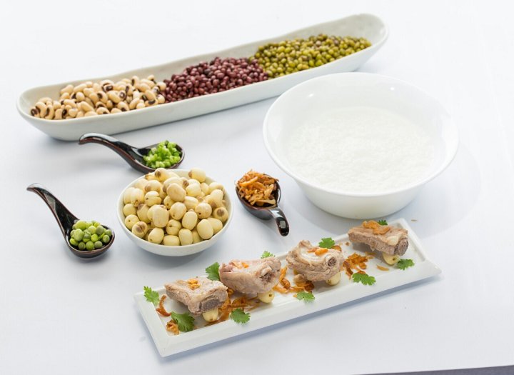 Hướng dẫn cách nấu cháo sườn non cho bé thơm ngon, mềm mịn