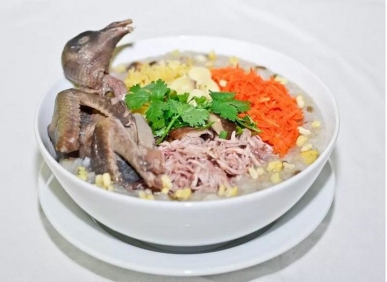 Gợi ý cách nấu cháo bồ câu hạt sen cho bé ngon miệng